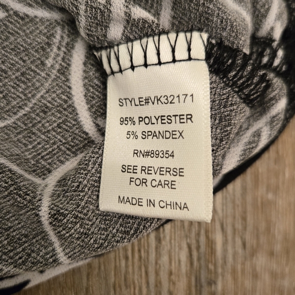 Adrienne Vittadini Sleeveless Scarf Top Size Medium Black & White - Picture 8 of 11